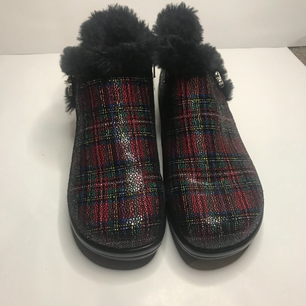 Alegria Women's Water Resistant Faux Fur Ankle Boots size 5.5 (36) - Picture 2 of 10